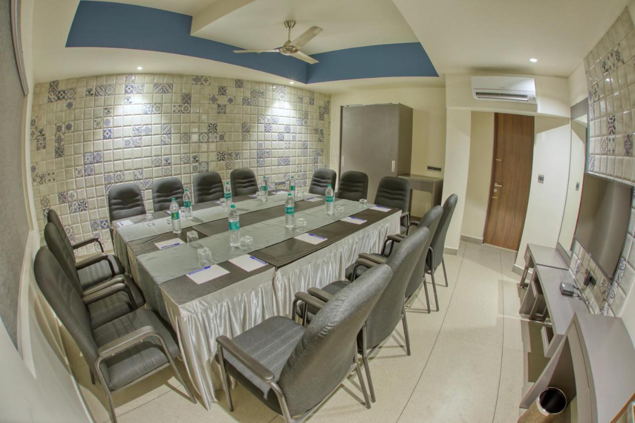 As Airport Inn Kochi Екстер'єр фото