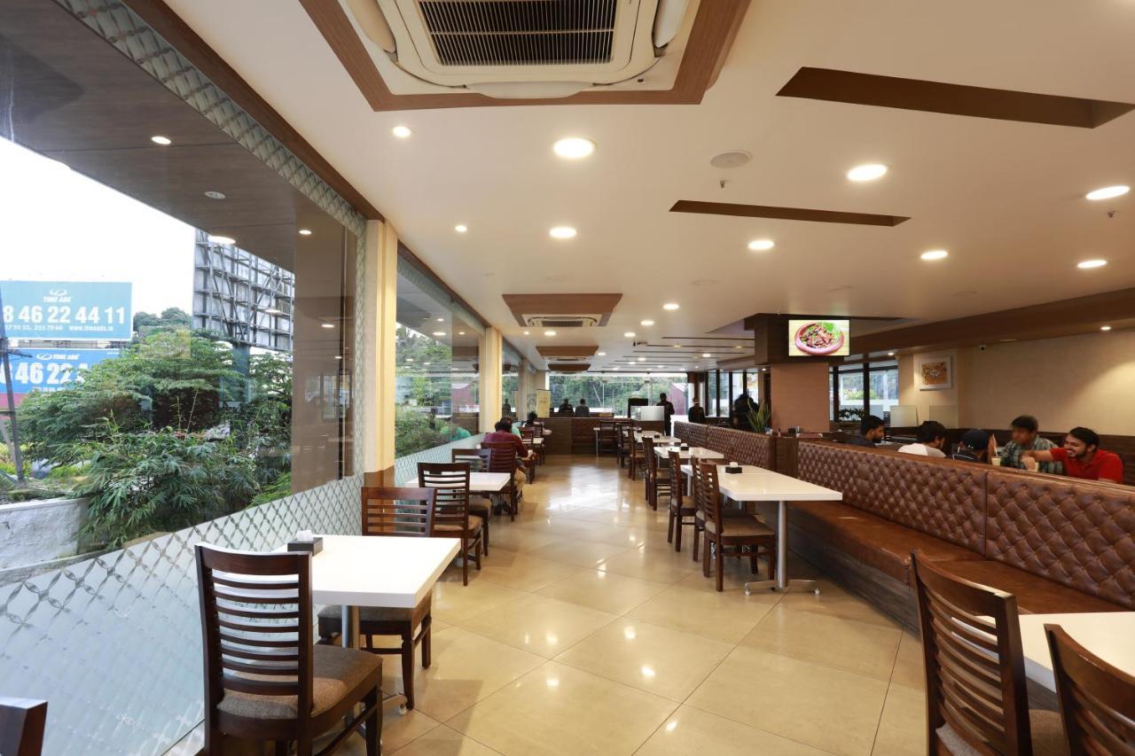 As Airport Inn Kochi Екстер'єр фото